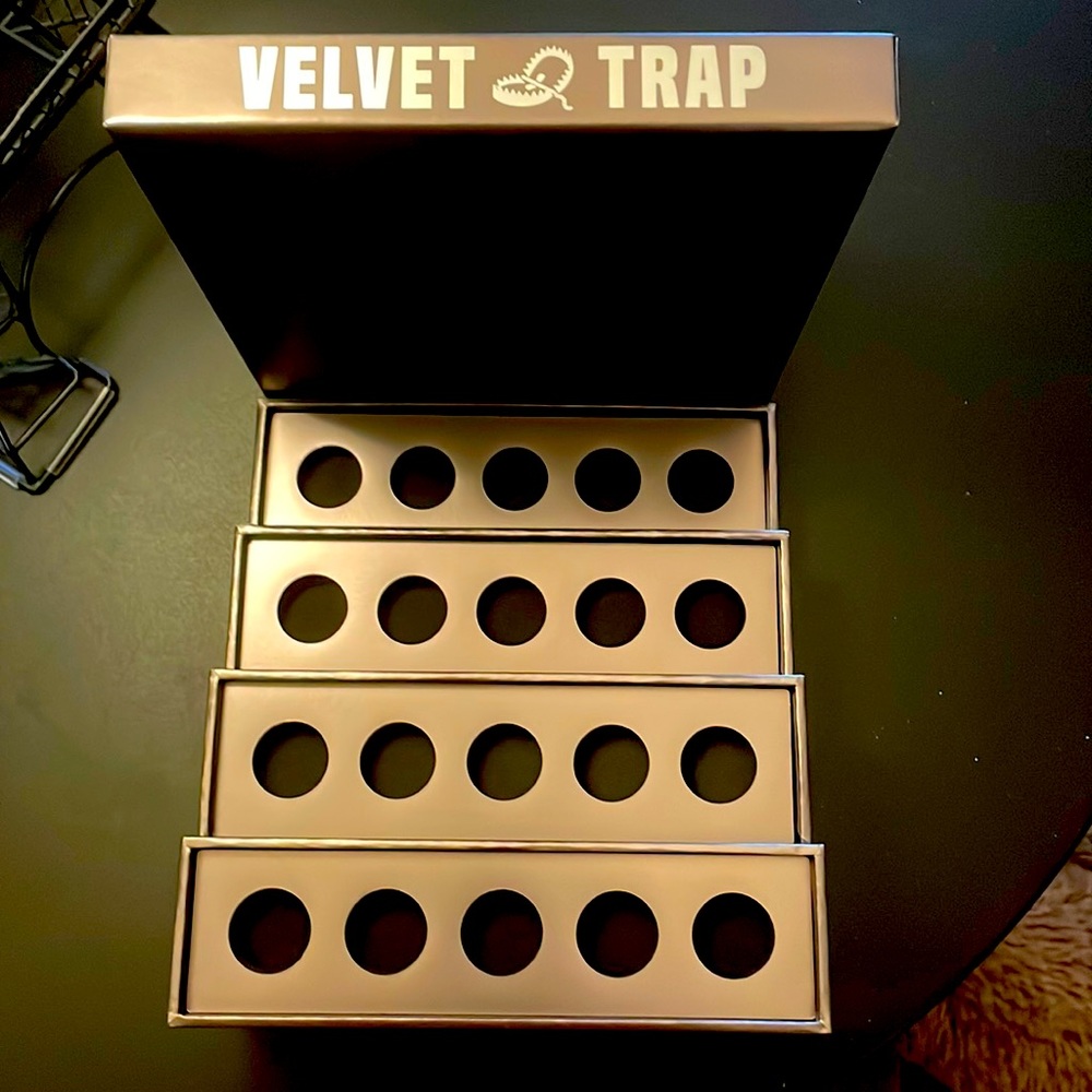 Jeffrey Star Velvet Trap
